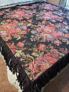 Beautiful Austin Horn Col. Tablecloth Table Cover Victorian Tapestry w Fringe